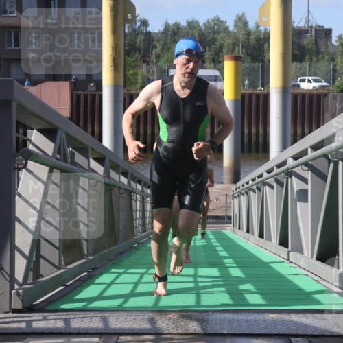 11.08.2024 - GEWOBA Citytriathlon Bremen Lena Gebhardt http://msf.ph/oto/6775196 11.08.2024 10:12:29 Schwimmen 36, 38, 104 meine-sportfotos.de