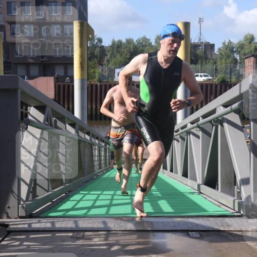 11.08.2024 - GEWOBA Citytriathlon Bremen Lena Gebhardt http://msf.ph/oto/6775197 11.08.2024 10:12:29 Schwimmen 36, 38, 104 meine-sportfotos.de