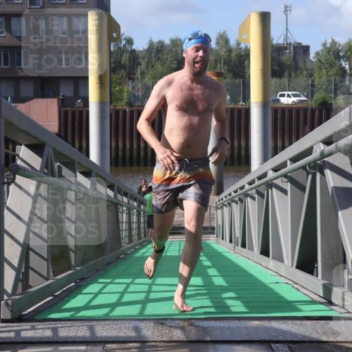 11.08.2024 - GEWOBA Citytriathlon Bremen Lena Gebhardt http://msf.ph/oto/6775200 11.08.2024 10:12:30 Schwimmen 36, 38 meine-sportfotos.de