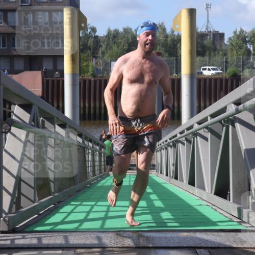 11.08.2024 - GEWOBA Citytriathlon Bremen Lena Gebhardt http://msf.ph/oto/6775201 11.08.2024 10:12:30 Schwimmen 36, 38 meine-sportfotos.de