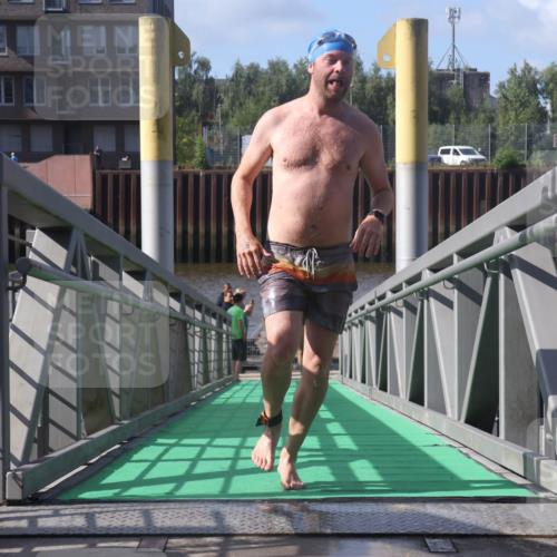 11.08.2024 - GEWOBA Citytriathlon Bremen Lena Gebhardt http://msf.ph/oto/6775202 11.08.2024 10:12:30 Schwimmen 36, 38 meine-sportfotos.de