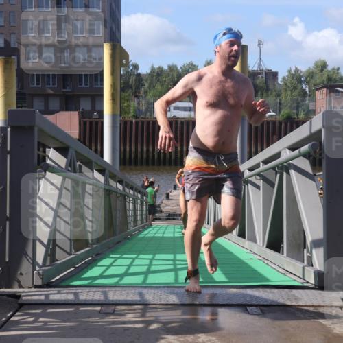 11.08.2024 - GEWOBA Citytriathlon Bremen Lena Gebhardt http://msf.ph/oto/6775203 11.08.2024 10:12:30 Schwimmen 36, 38 meine-sportfotos.de