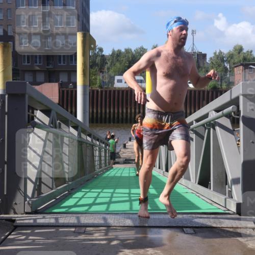 11.08.2024 - GEWOBA Citytriathlon Bremen Lena Gebhardt http://msf.ph/oto/6775204 11.08.2024 10:12:30 Schwimmen 36, 38 meine-sportfotos.de