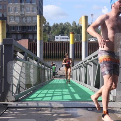 11.08.2024 - GEWOBA Citytriathlon Bremen Lena Gebhardt http://msf.ph/oto/6775205 11.08.2024 10:12:30 Schwimmen 36, 38 meine-sportfotos.de