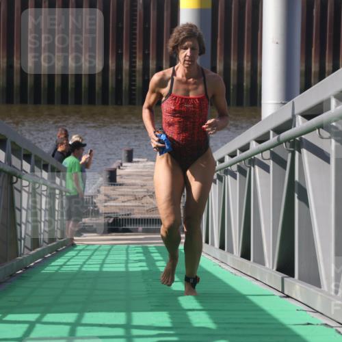 11.08.2024 - GEWOBA Citytriathlon Bremen Lena Gebhardt http://msf.ph/oto/6775207 11.08.2024 10:12:32 Schwimmen 36, 93 meine-sportfotos.de