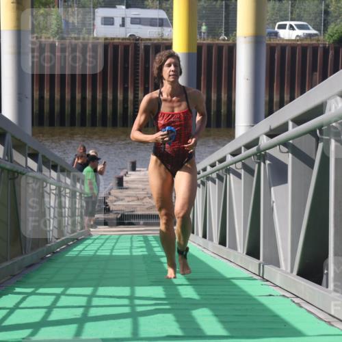 11.08.2024 - GEWOBA Citytriathlon Bremen Lena Gebhardt http://msf.ph/oto/6775209 11.08.2024 10:12:33 Schwimmen 36, 93 meine-sportfotos.de