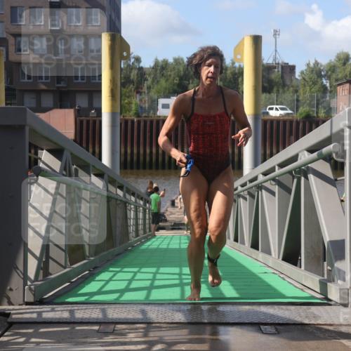 11.08.2024 - GEWOBA Citytriathlon Bremen Lena Gebhardt http://msf.ph/oto/6775215 11.08.2024 10:12:35 Schwimmen 36, 93 meine-sportfotos.de