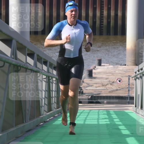 11.08.2024 - GEWOBA Citytriathlon Bremen Lena Gebhardt http://msf.ph/oto/6775220 11.08.2024 10:12:40 Schwimmen 36, 54, 67, 93 meine-sportfotos.de
