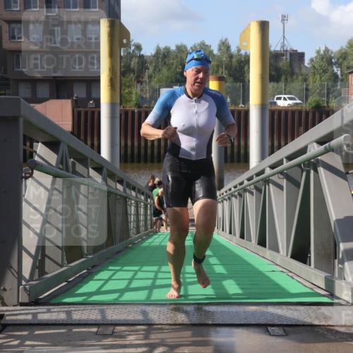 11.08.2024 - GEWOBA Citytriathlon Bremen Lena Gebhardt http://msf.ph/oto/6775228 11.08.2024 10:12:42 Schwimmen 54, 67, 93 meine-sportfotos.de