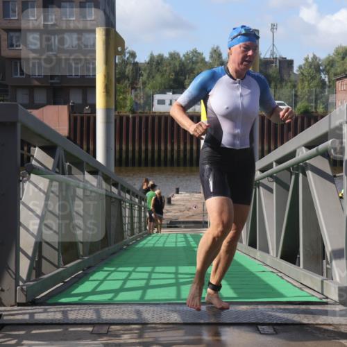 11.08.2024 - GEWOBA Citytriathlon Bremen Lena Gebhardt http://msf.ph/oto/6775229 11.08.2024 10:12:42 Schwimmen 54, 67, 93 meine-sportfotos.de