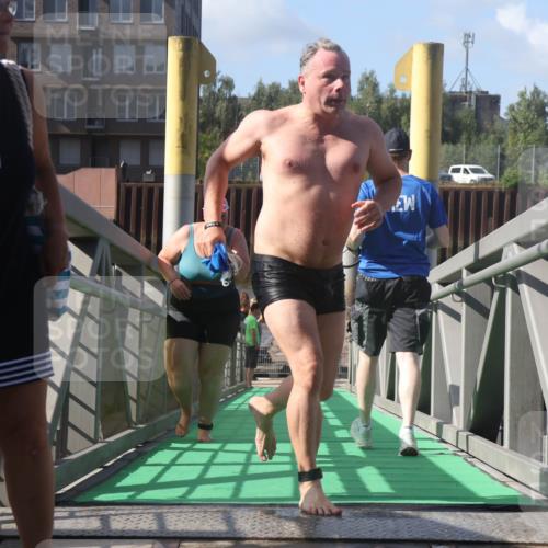 11.08.2024 - GEWOBA Citytriathlon Bremen Lena Gebhardt http://msf.ph/oto/6775233 11.08.2024 10:13:02 Schwimmen 28, 54, 80, 81 meine-sportfotos.de