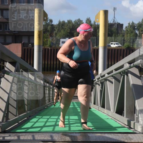 11.08.2024 - GEWOBA Citytriathlon Bremen Lena Gebhardt http://msf.ph/oto/6775235 11.08.2024 10:13:05 Schwimmen 28, 80, 81 meine-sportfotos.de