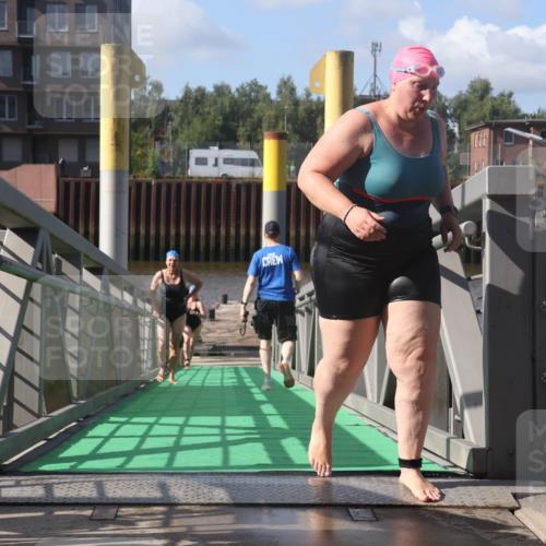 11.08.2024 - GEWOBA Citytriathlon Bremen Lena Gebhardt http://msf.ph/oto/6775239 11.08.2024 10:13:05 Schwimmen 28, 80, 81 meine-sportfotos.de