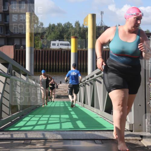 11.08.2024 - GEWOBA Citytriathlon Bremen Lena Gebhardt http://msf.ph/oto/6775242 11.08.2024 10:13:06 Schwimmen 28, 80, 81 meine-sportfotos.de