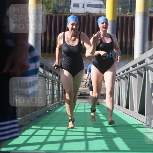 11.08.2024 - GEWOBA Citytriathlon Bremen Lena Gebhardt http://msf.ph/oto/6775245 11.08.2024 10:13:10 Schwimmen 28, 33, 80, 81 meine-sportfotos.de