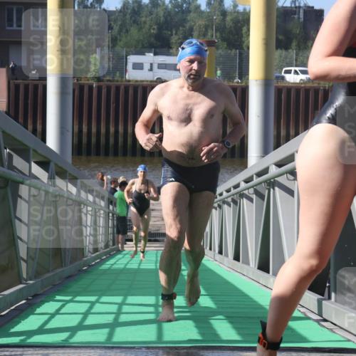 11.08.2024 - GEWOBA Citytriathlon Bremen Lena Gebhardt http://msf.ph/oto/6775262 11.08.2024 10:13:30 Schwimmen 33 meine-sportfotos.de