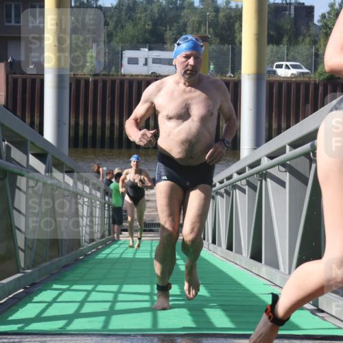 11.08.2024 - GEWOBA Citytriathlon Bremen Lena Gebhardt http://msf.ph/oto/6775263 11.08.2024 10:13:30 Schwimmen 33 meine-sportfotos.de