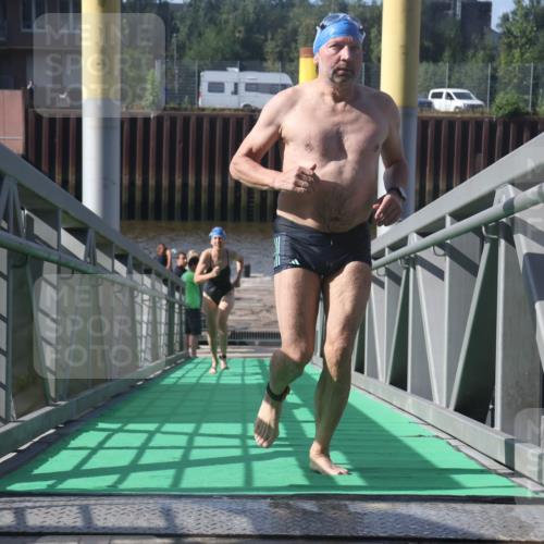 11.08.2024 - GEWOBA Citytriathlon Bremen Lena Gebhardt http://msf.ph/oto/6775264 11.08.2024 10:13:30 Schwimmen 33 meine-sportfotos.de