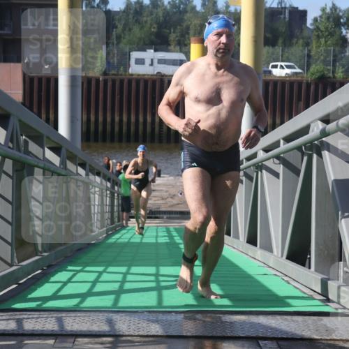 11.08.2024 - GEWOBA Citytriathlon Bremen Lena Gebhardt http://msf.ph/oto/6775265 11.08.2024 10:13:30 Schwimmen 33 meine-sportfotos.de