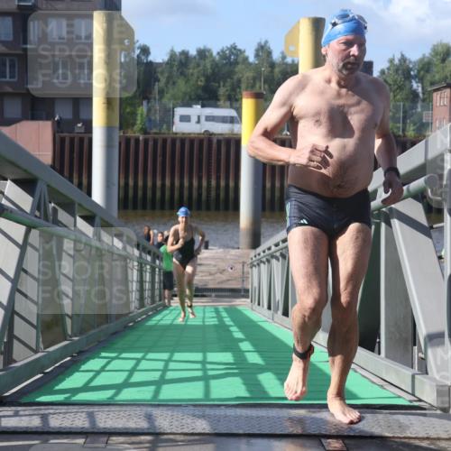 11.08.2024 - GEWOBA Citytriathlon Bremen Lena Gebhardt http://msf.ph/oto/6775267 11.08.2024 10:13:31 Schwimmen 33 meine-sportfotos.de