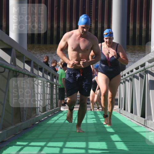 11.08.2024 - GEWOBA Citytriathlon Bremen Lena Gebhardt http://msf.ph/oto/6775281 11.08.2024 10:14:01 Schwimmen 12, 13, 34, 39, 90, 115 meine-sportfotos.de