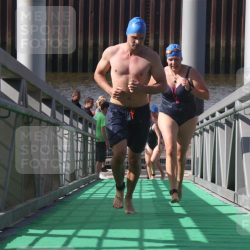 11.08.2024 - GEWOBA Citytriathlon Bremen Lena Gebhardt http://msf.ph/oto/6775282 11.08.2024 10:14:01 Schwimmen 12, 13, 34, 39, 90, 115 meine-sportfotos.de