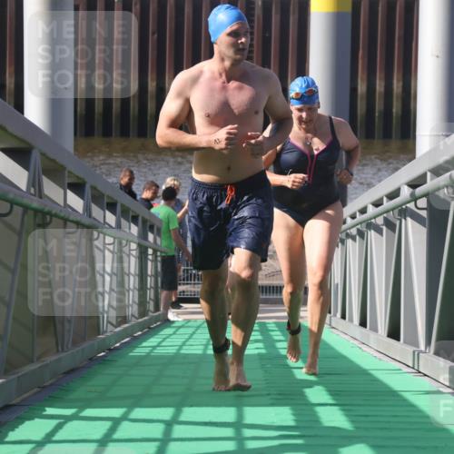 11.08.2024 - GEWOBA Citytriathlon Bremen Lena Gebhardt http://msf.ph/oto/6775283 11.08.2024 10:14:02 Schwimmen 13, 34, 39, 90, 115 meine-sportfotos.de