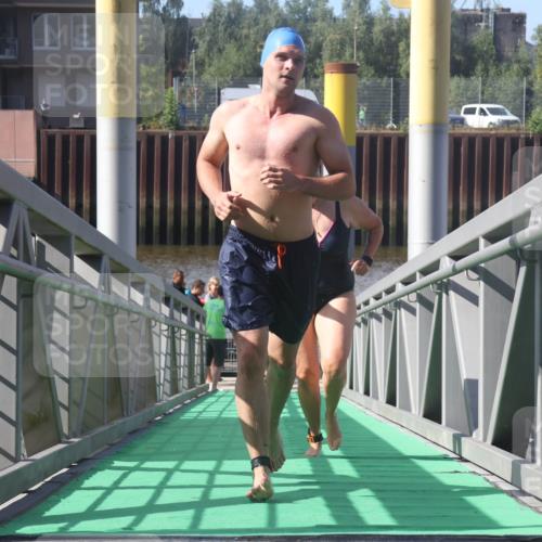 11.08.2024 - GEWOBA Citytriathlon Bremen Lena Gebhardt http://msf.ph/oto/6775288 11.08.2024 10:14:03 Schwimmen 13, 34, 39, 90, 115 meine-sportfotos.de