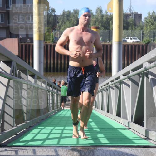 11.08.2024 - GEWOBA Citytriathlon Bremen Lena Gebhardt http://msf.ph/oto/6775289 11.08.2024 10:14:03 Schwimmen 13, 34, 39, 90, 115 meine-sportfotos.de