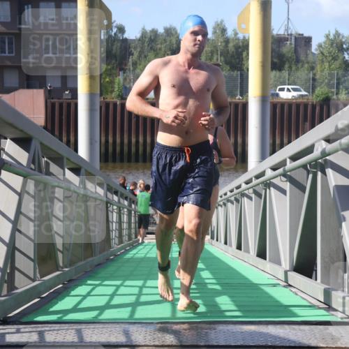 11.08.2024 - GEWOBA Citytriathlon Bremen Lena Gebhardt http://msf.ph/oto/6775290 11.08.2024 10:14:03 Schwimmen 13, 34, 39, 90, 115 meine-sportfotos.de