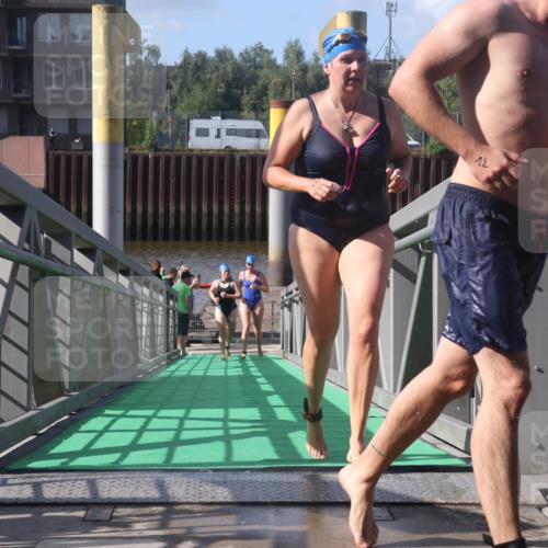 11.08.2024 - GEWOBA Citytriathlon Bremen Lena Gebhardt http://msf.ph/oto/6775295 11.08.2024 10:14:05 Schwimmen 34, 39, 90, 115 meine-sportfotos.de