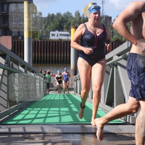11.08.2024 - GEWOBA Citytriathlon Bremen Lena Gebhardt http://msf.ph/oto/6775296 11.08.2024 10:14:05 Schwimmen 34, 39, 90, 115 meine-sportfotos.de