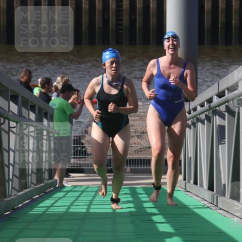 11.08.2024 - GEWOBA Citytriathlon Bremen Lena Gebhardt http://msf.ph/oto/6775298 11.08.2024 10:14:07 Schwimmen 34, 39, 90, 115 meine-sportfotos.de