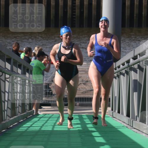 11.08.2024 - GEWOBA Citytriathlon Bremen Lena Gebhardt http://msf.ph/oto/6775299 11.08.2024 10:14:07 Schwimmen 34, 39, 90, 115 meine-sportfotos.de