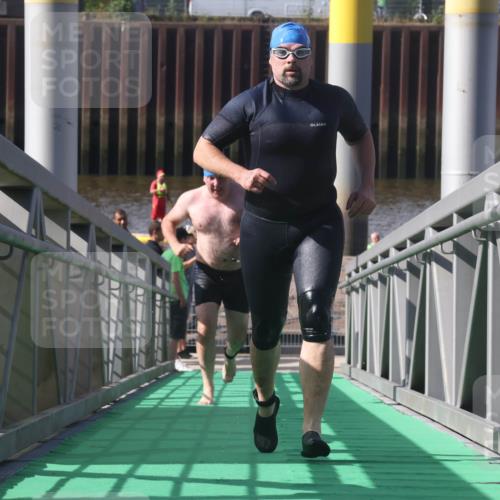 11.08.2024 - GEWOBA Citytriathlon Bremen Lena Gebhardt http://msf.ph/oto/6775323 11.08.2024 10:14:23 Schwimmen 34, 39, 76, 100 meine-sportfotos.de