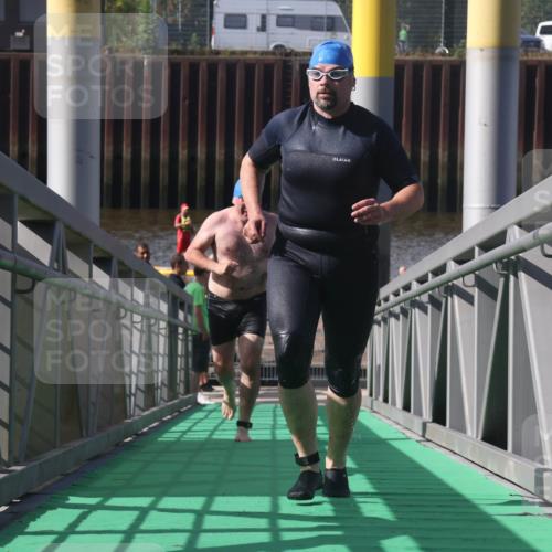 11.08.2024 - GEWOBA Citytriathlon Bremen Lena Gebhardt http://msf.ph/oto/6775324 11.08.2024 10:14:23 Schwimmen 34, 39, 76, 100 meine-sportfotos.de
