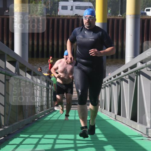 11.08.2024 - GEWOBA Citytriathlon Bremen Lena Gebhardt http://msf.ph/oto/6775325 11.08.2024 10:14:23 Schwimmen 34, 39, 76, 100 meine-sportfotos.de