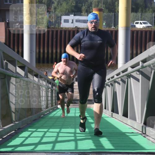 11.08.2024 - GEWOBA Citytriathlon Bremen Lena Gebhardt http://msf.ph/oto/6775326 11.08.2024 10:14:24 Schwimmen 34, 76, 100 meine-sportfotos.de