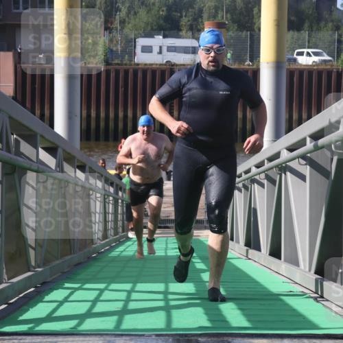 11.08.2024 - GEWOBA Citytriathlon Bremen Lena Gebhardt http://msf.ph/oto/6775327 11.08.2024 10:14:24 Schwimmen 34, 76, 100 meine-sportfotos.de