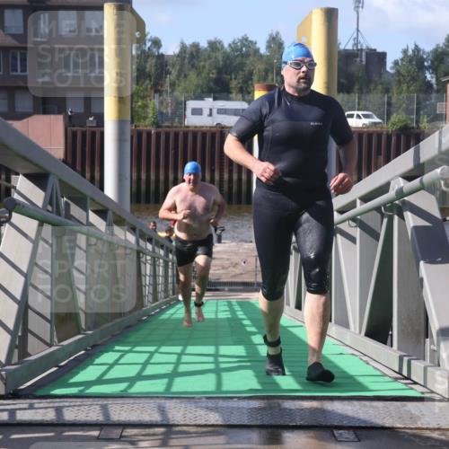11.08.2024 - GEWOBA Citytriathlon Bremen Lena Gebhardt http://msf.ph/oto/6775330 11.08.2024 10:14:24 Schwimmen 34, 76, 100 meine-sportfotos.de