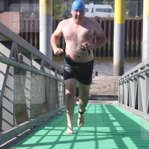 11.08.2024 - GEWOBA Citytriathlon Bremen Lena Gebhardt http://msf.ph/oto/6775334 11.08.2024 10:14:26 Schwimmen 53, 76, 100 meine-sportfotos.de