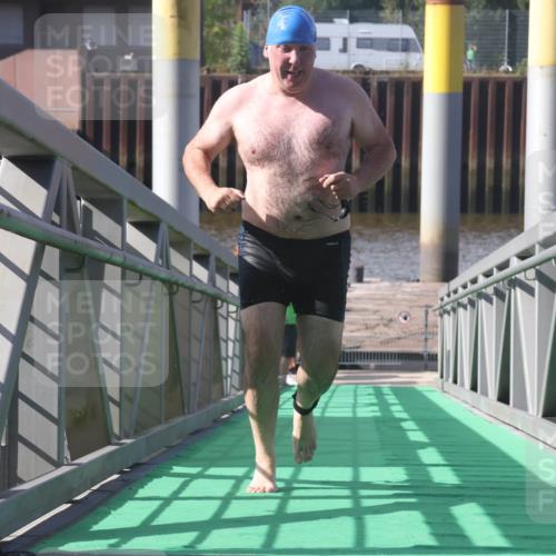 11.08.2024 - GEWOBA Citytriathlon Bremen Lena Gebhardt http://msf.ph/oto/6775335 11.08.2024 10:14:26 Schwimmen 53, 76, 100 meine-sportfotos.de