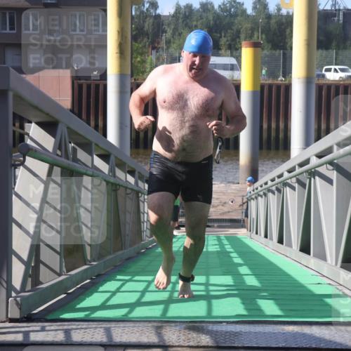 11.08.2024 - GEWOBA Citytriathlon Bremen Lena Gebhardt http://msf.ph/oto/6775337 11.08.2024 10:14:27 Schwimmen 53, 76, 100 meine-sportfotos.de