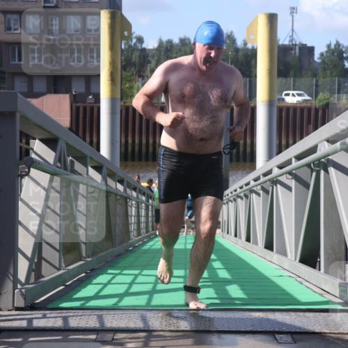 11.08.2024 - GEWOBA Citytriathlon Bremen Lena Gebhardt http://msf.ph/oto/6775339 11.08.2024 10:14:27 Schwimmen 53, 76, 100 meine-sportfotos.de