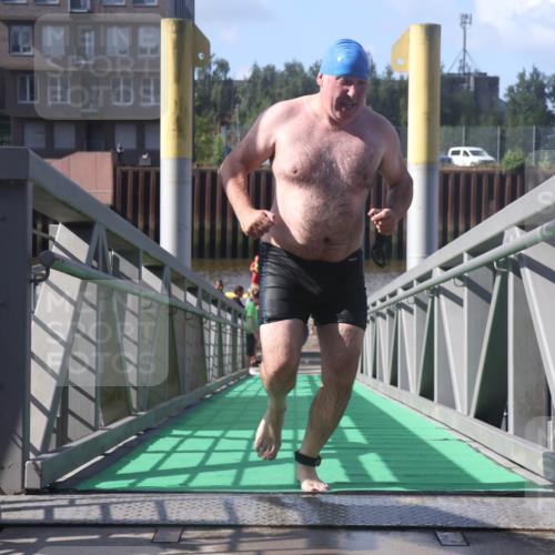 11.08.2024 - GEWOBA Citytriathlon Bremen Lena Gebhardt http://msf.ph/oto/6775340 11.08.2024 10:14:27 Schwimmen 53, 76, 100 meine-sportfotos.de