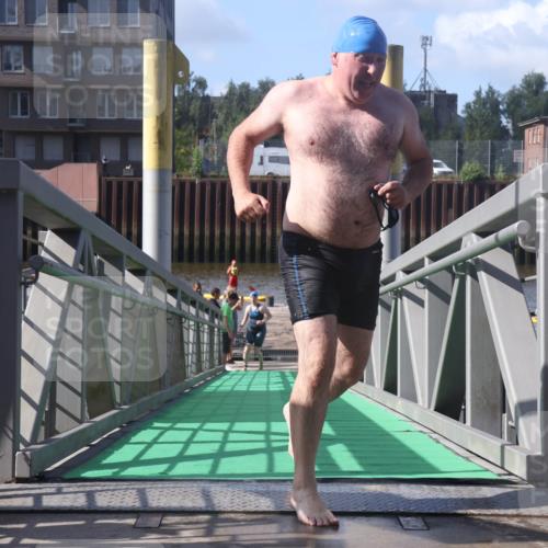 11.08.2024 - GEWOBA Citytriathlon Bremen Lena Gebhardt http://msf.ph/oto/6775341 11.08.2024 10:14:28 Schwimmen 53, 76, 100 meine-sportfotos.de