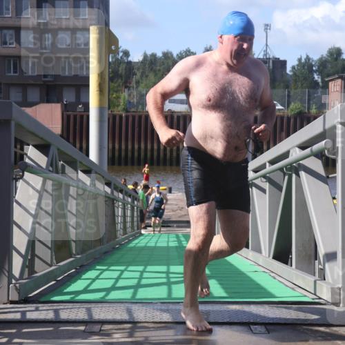 11.08.2024 - GEWOBA Citytriathlon Bremen Lena Gebhardt http://msf.ph/oto/6775342 11.08.2024 10:14:28 Schwimmen 53, 76, 100 meine-sportfotos.de