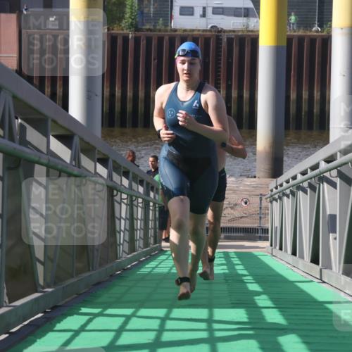 11.08.2024 - GEWOBA Citytriathlon Bremen Lena Gebhardt http://msf.ph/oto/6775345 11.08.2024 10:14:34 Schwimmen 53, 76, 100 meine-sportfotos.de
