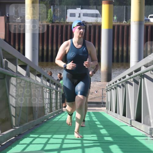 11.08.2024 - GEWOBA Citytriathlon Bremen Lena Gebhardt http://msf.ph/oto/6775347 11.08.2024 10:14:35 Schwimmen 53, 76, 100 meine-sportfotos.de