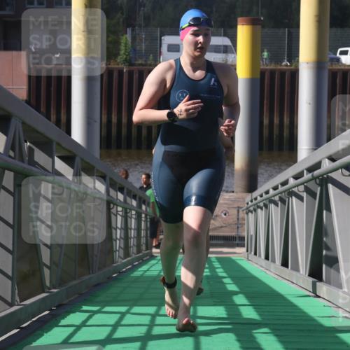 11.08.2024 - GEWOBA Citytriathlon Bremen Lena Gebhardt http://msf.ph/oto/6775349 11.08.2024 10:14:35 Schwimmen 53, 76, 100 meine-sportfotos.de